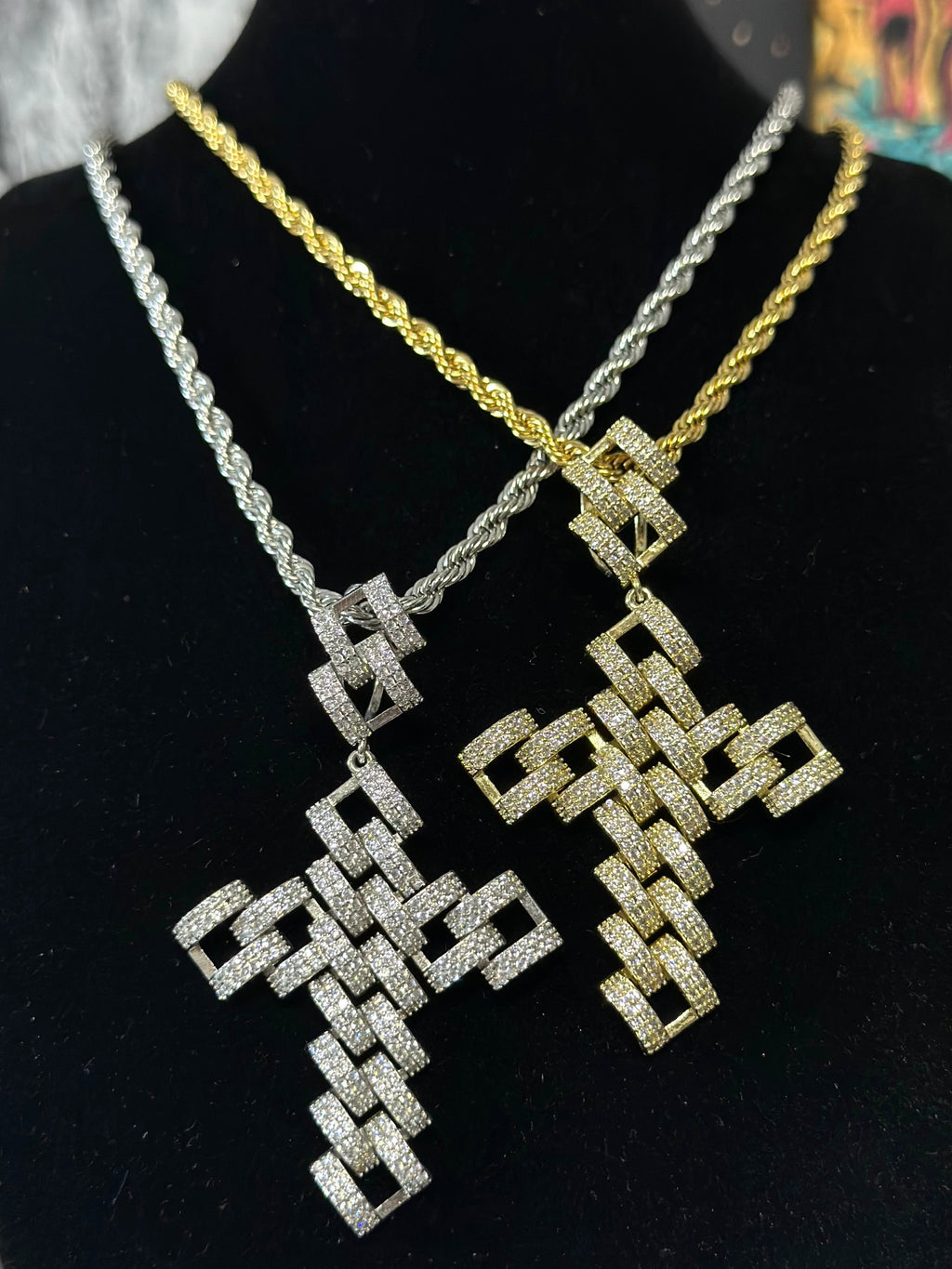 Dije Cruz Miami Laminado 18k