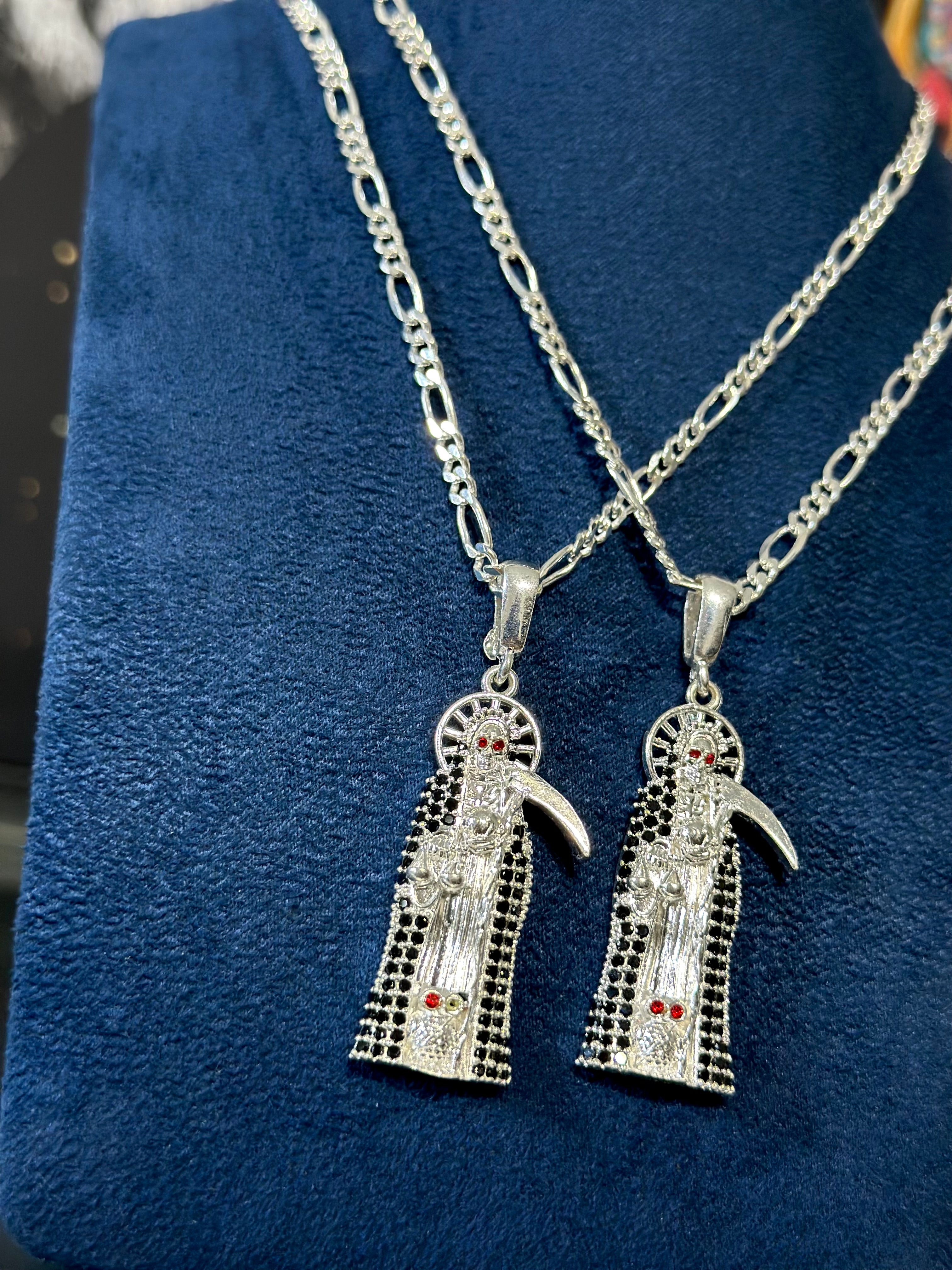 Dije Santa Muerte Piedras Negras Plata .925