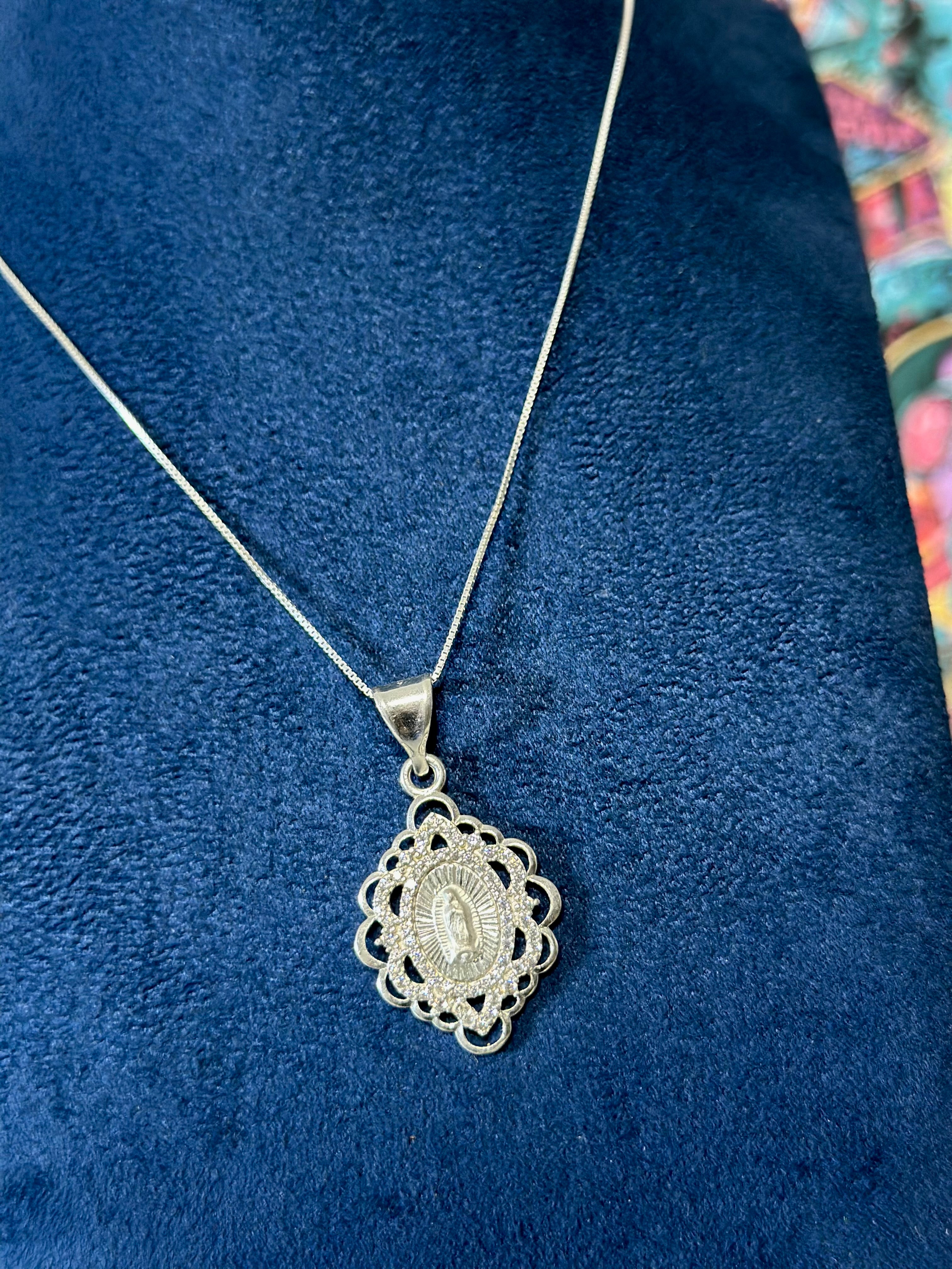 Dije Virgen Medalla Especial Plata .925