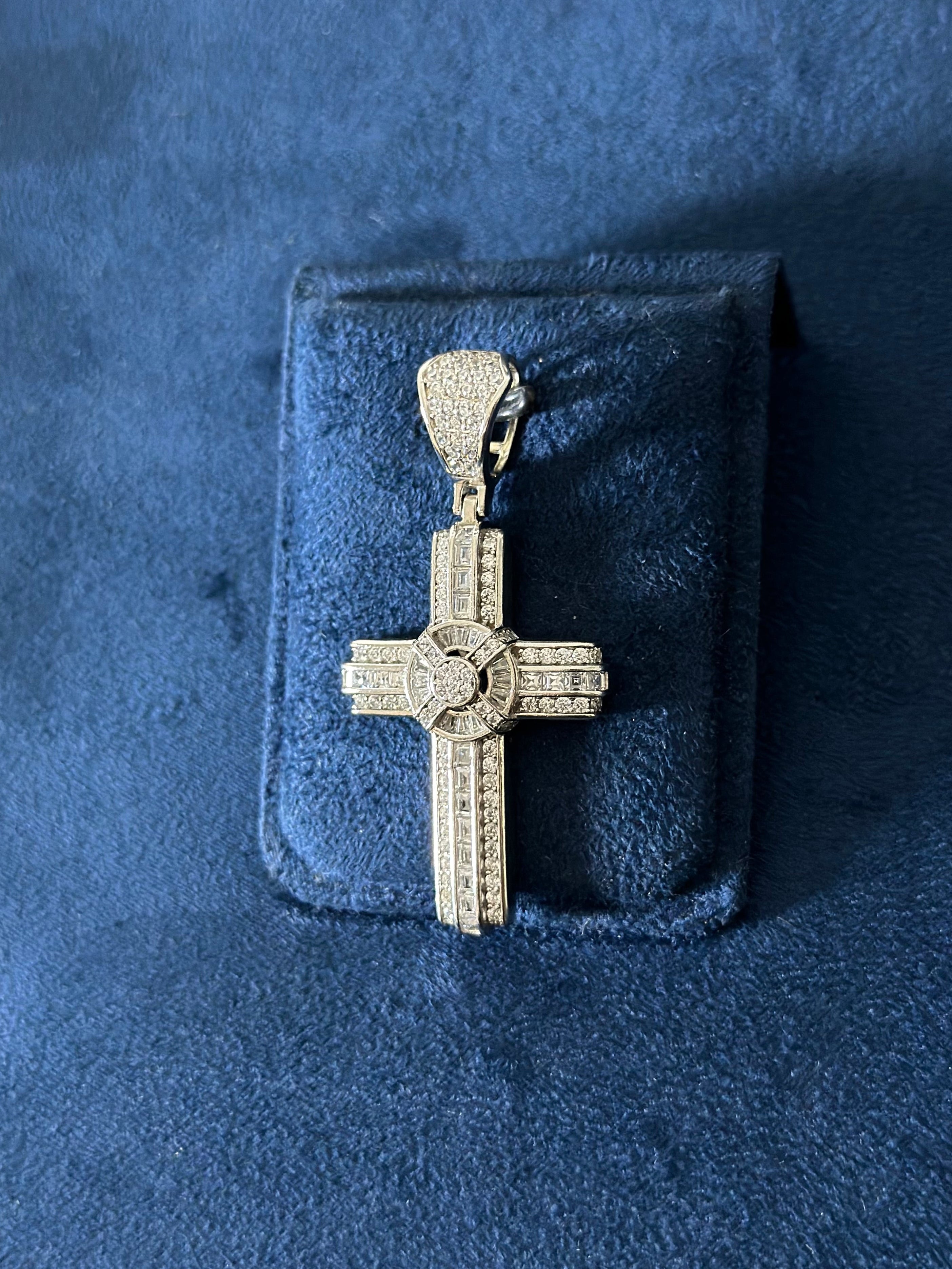 Dije Cruz Redondo Plata .925