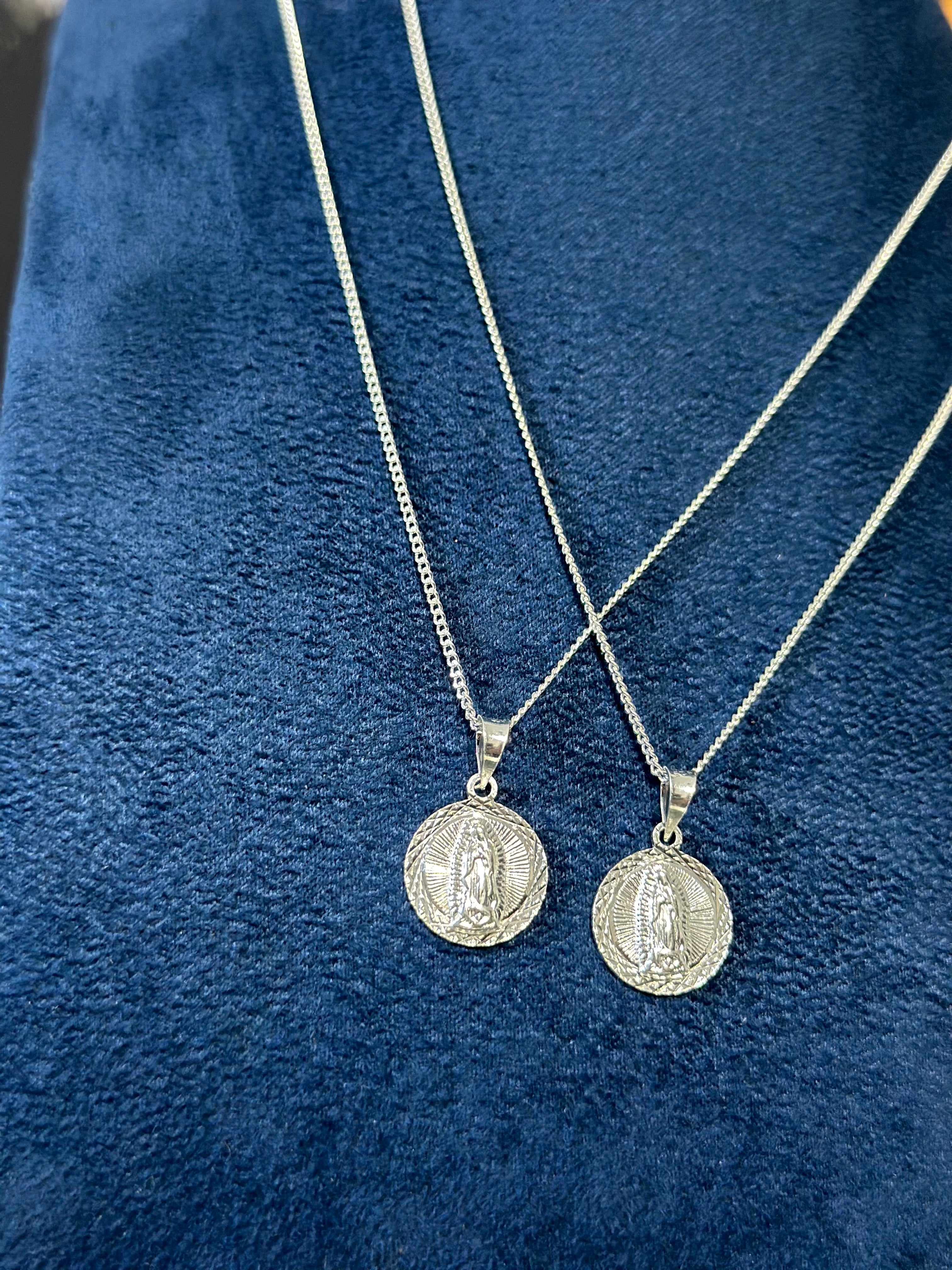 Dije Medalla Virgen Chica Plata .925