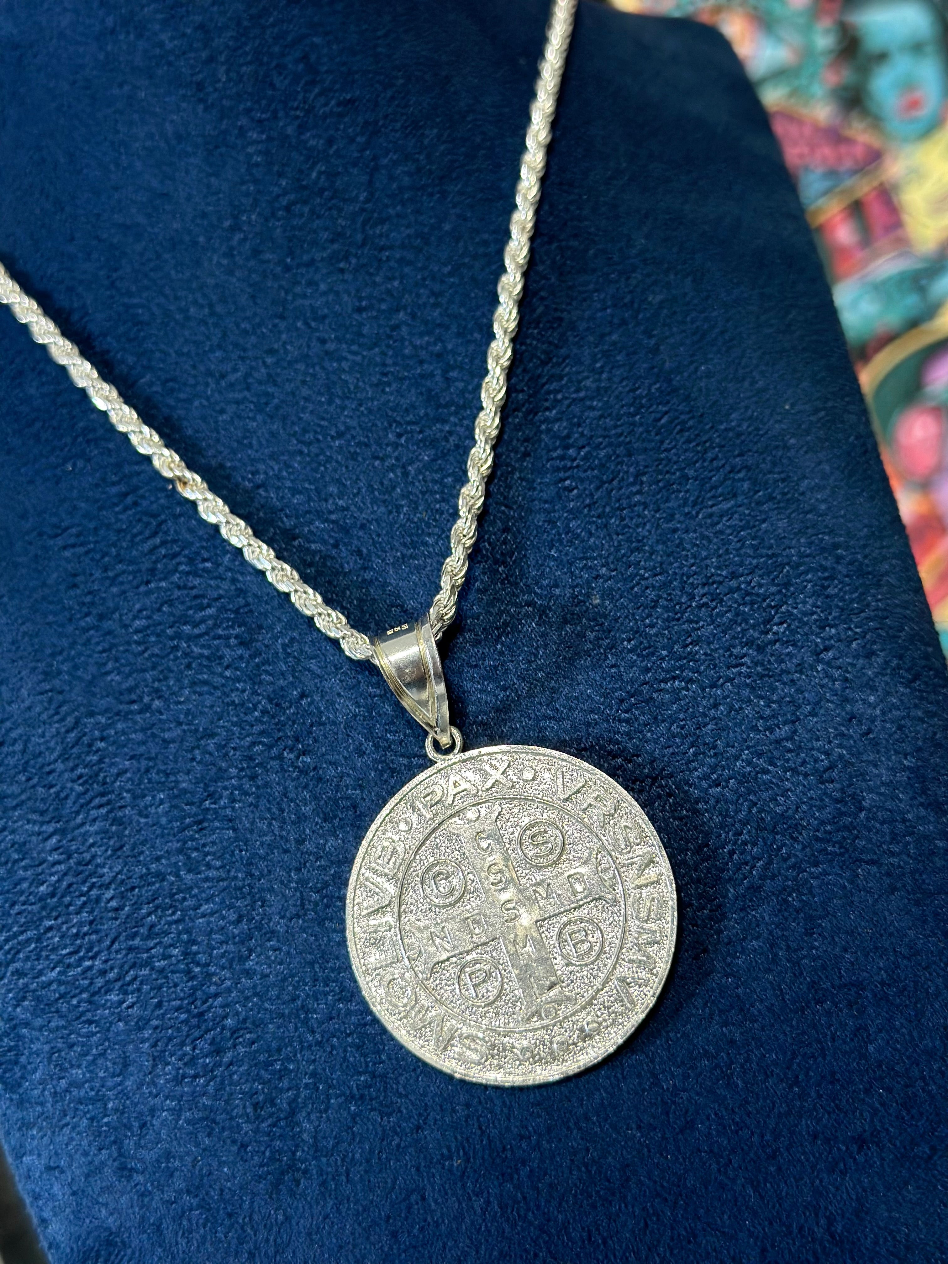 Dije Medalla San Benito Grande Plata .925