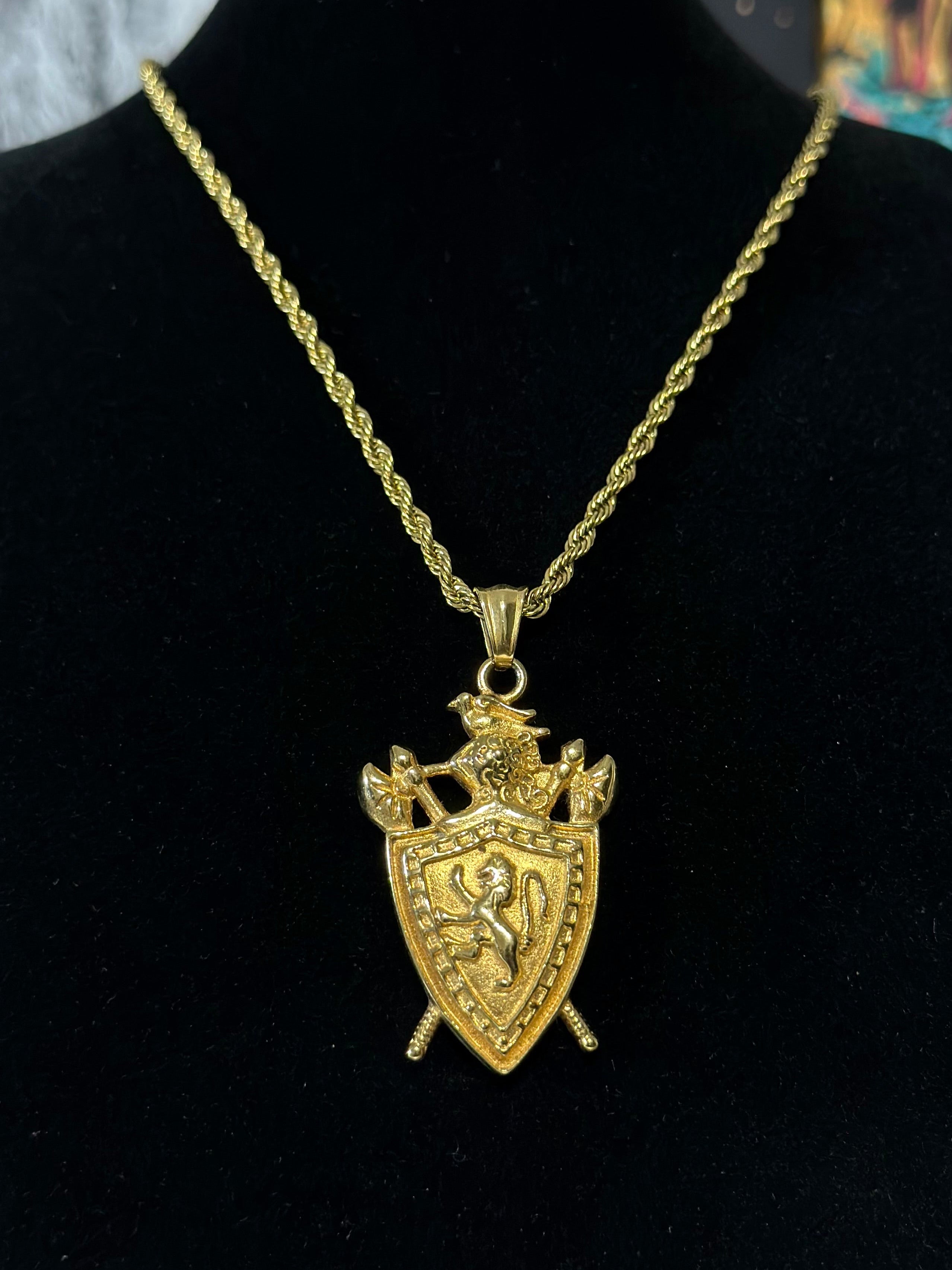 Dije Escudo Acero