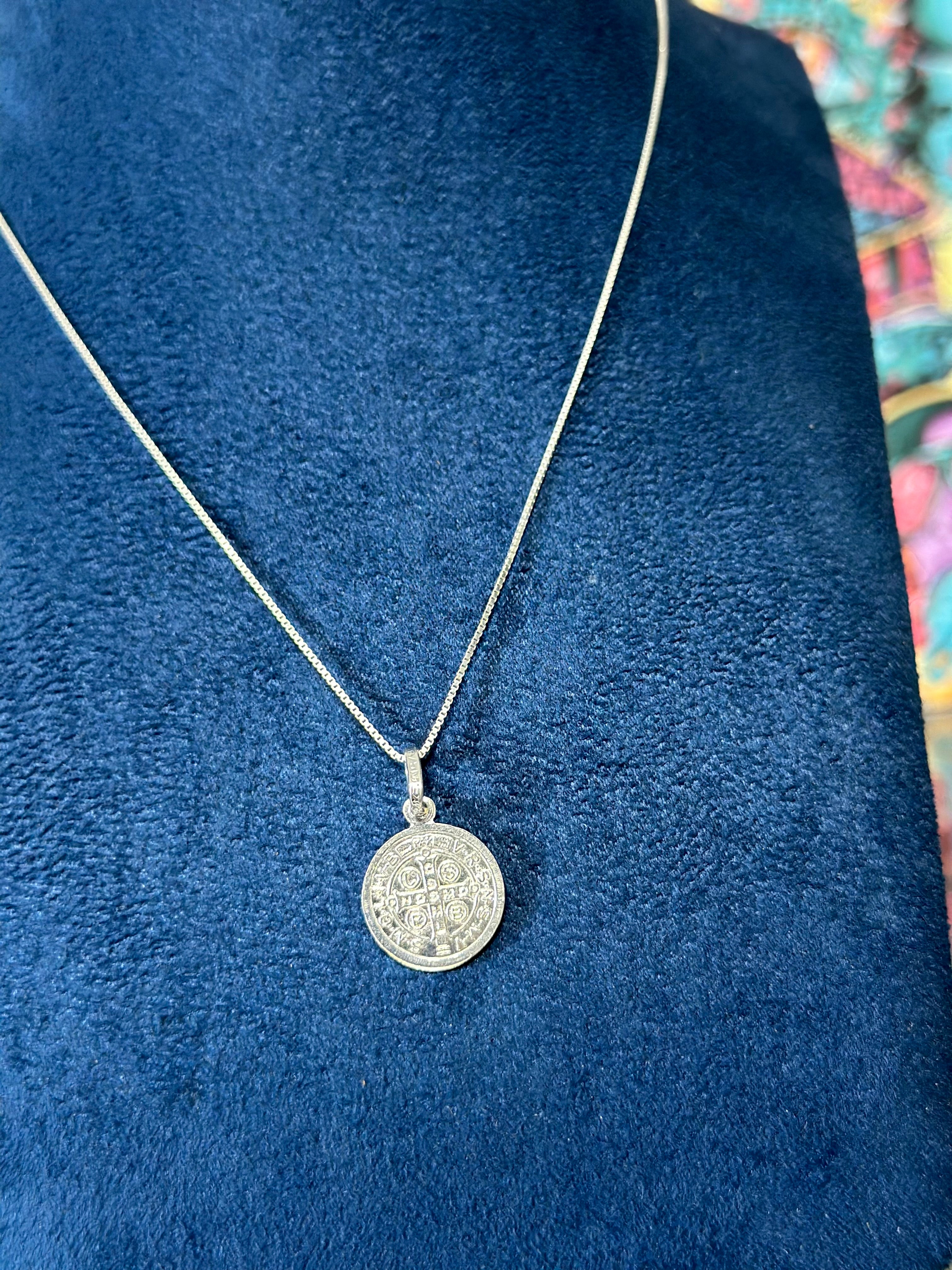 Dije Medalla San Benito Chica Plata .925