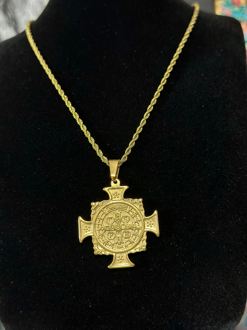 Dije San Benito Escudo Acero