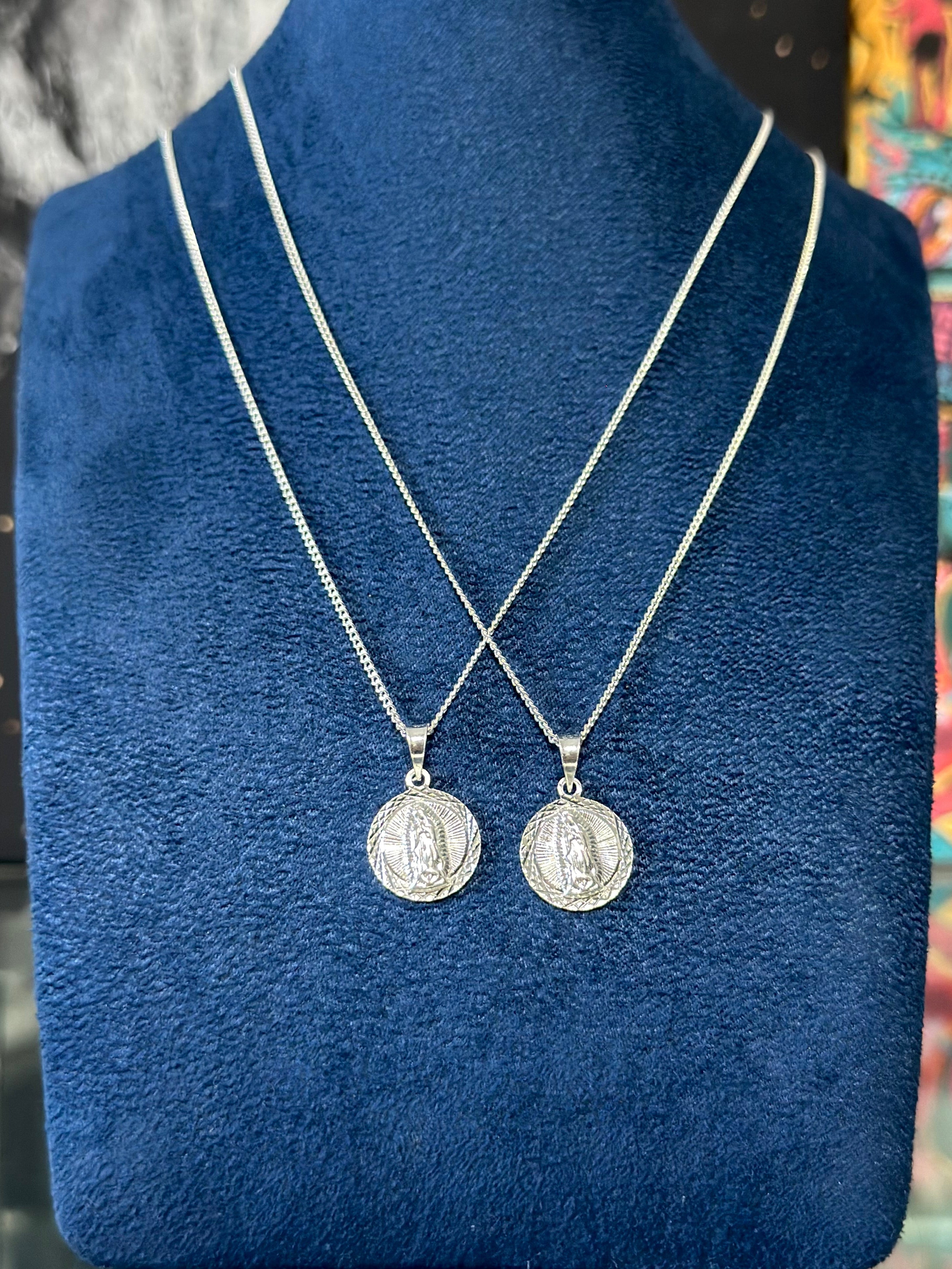 Dije Medalla Virgen Chica Plata .925