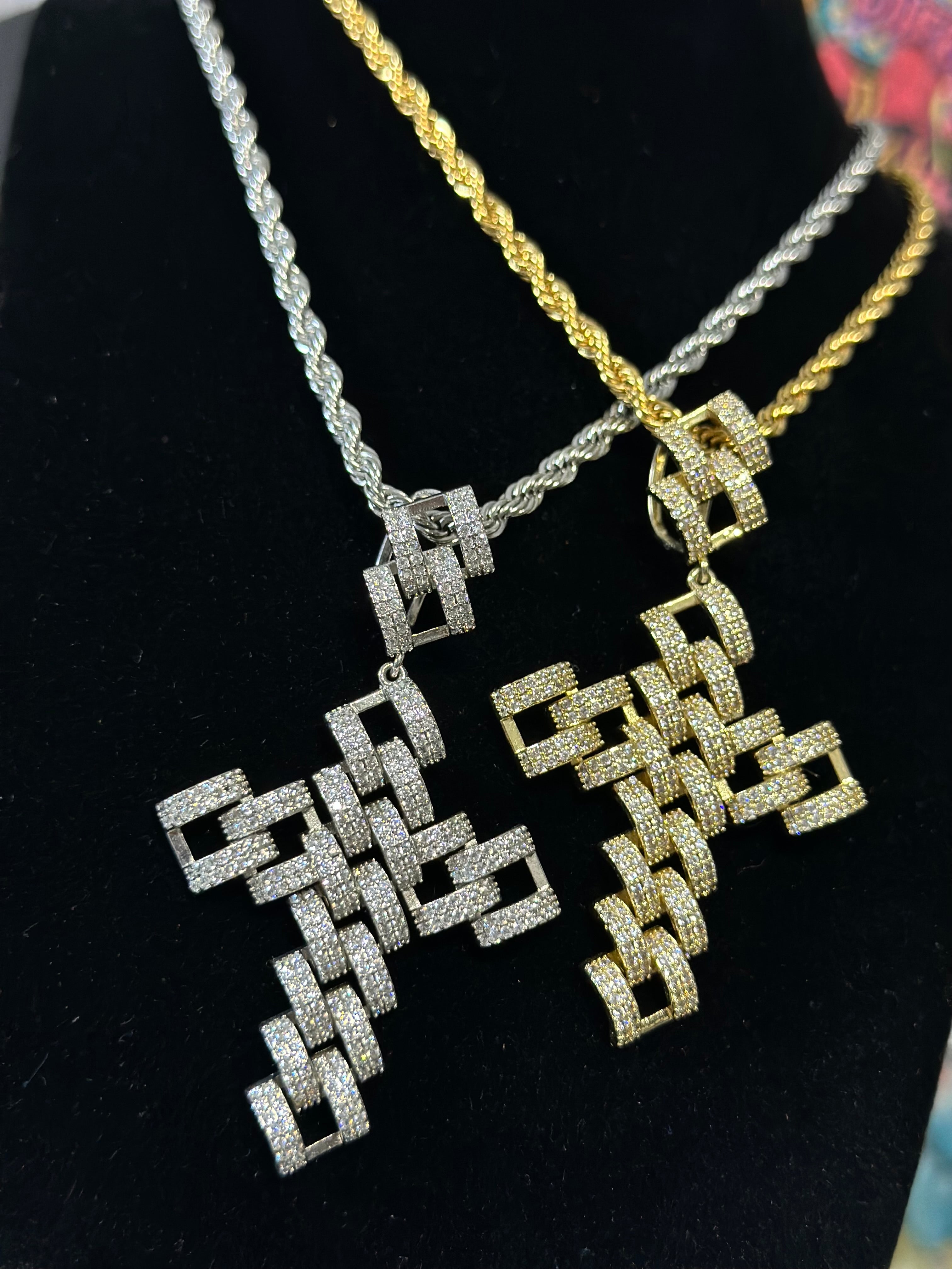 Dije Cruz Miami Laminado 18k