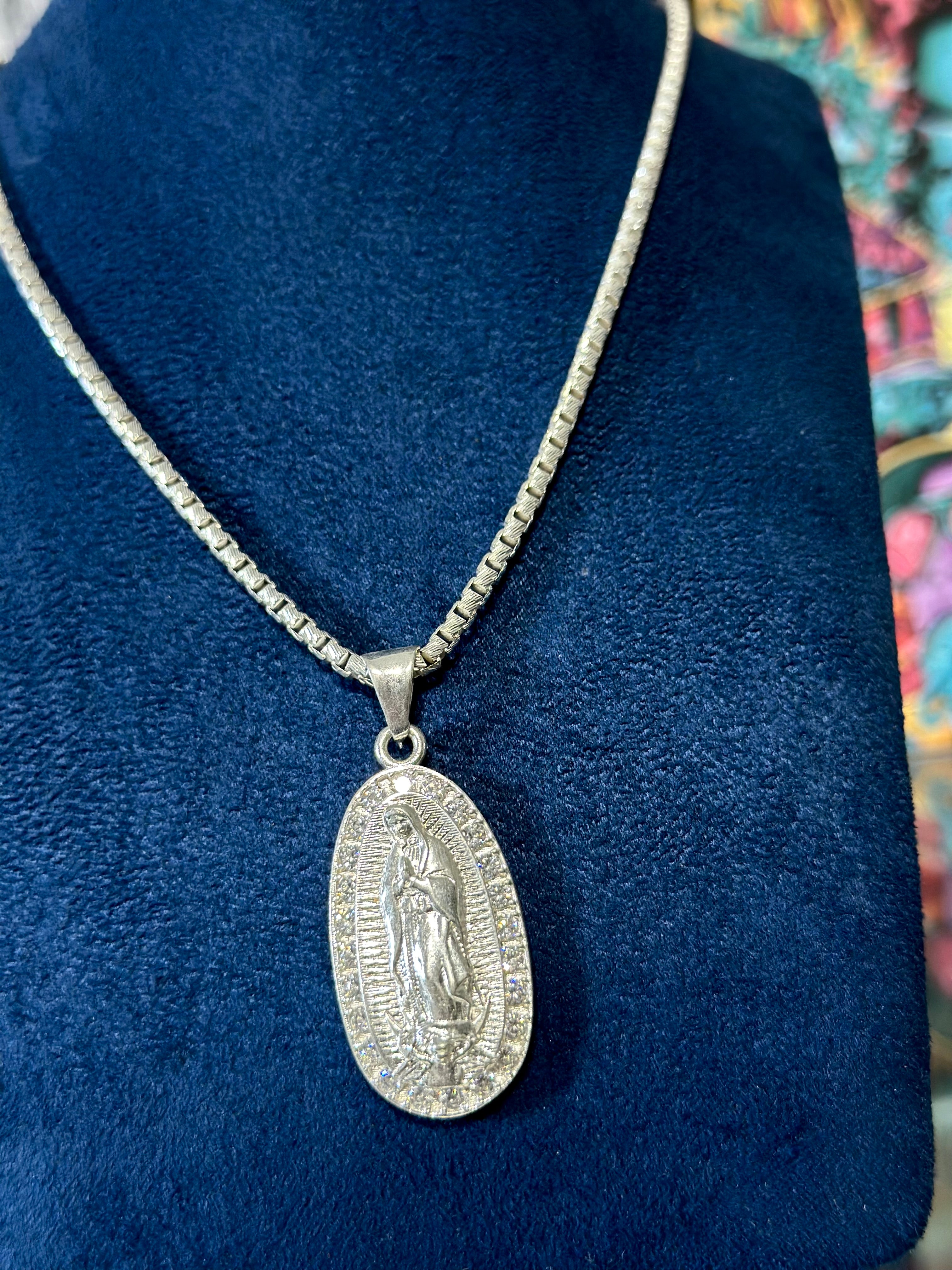 Dije Virgen Ovalada Plata .925