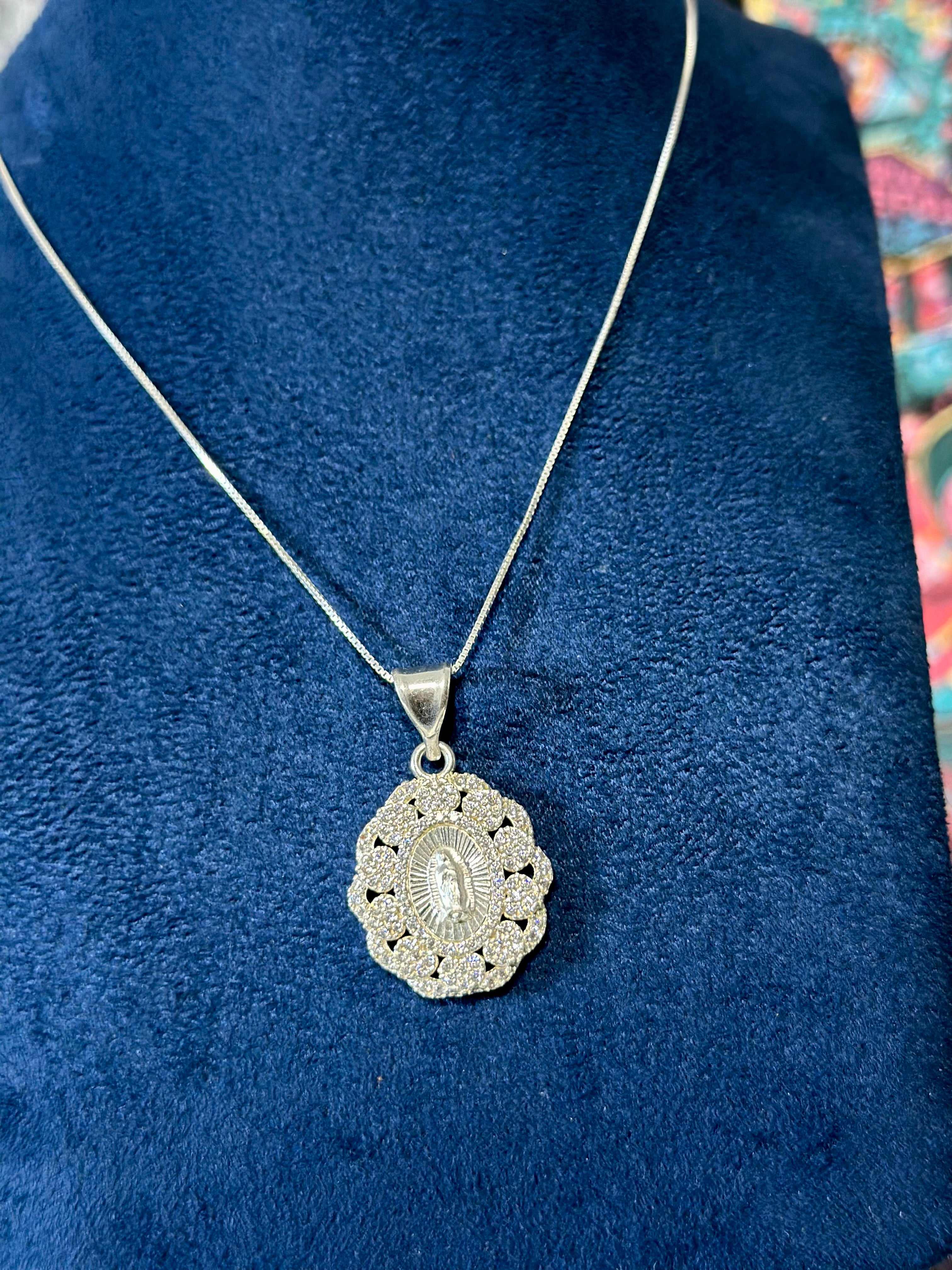 Dije Virgen Medalla Circular Plata .925