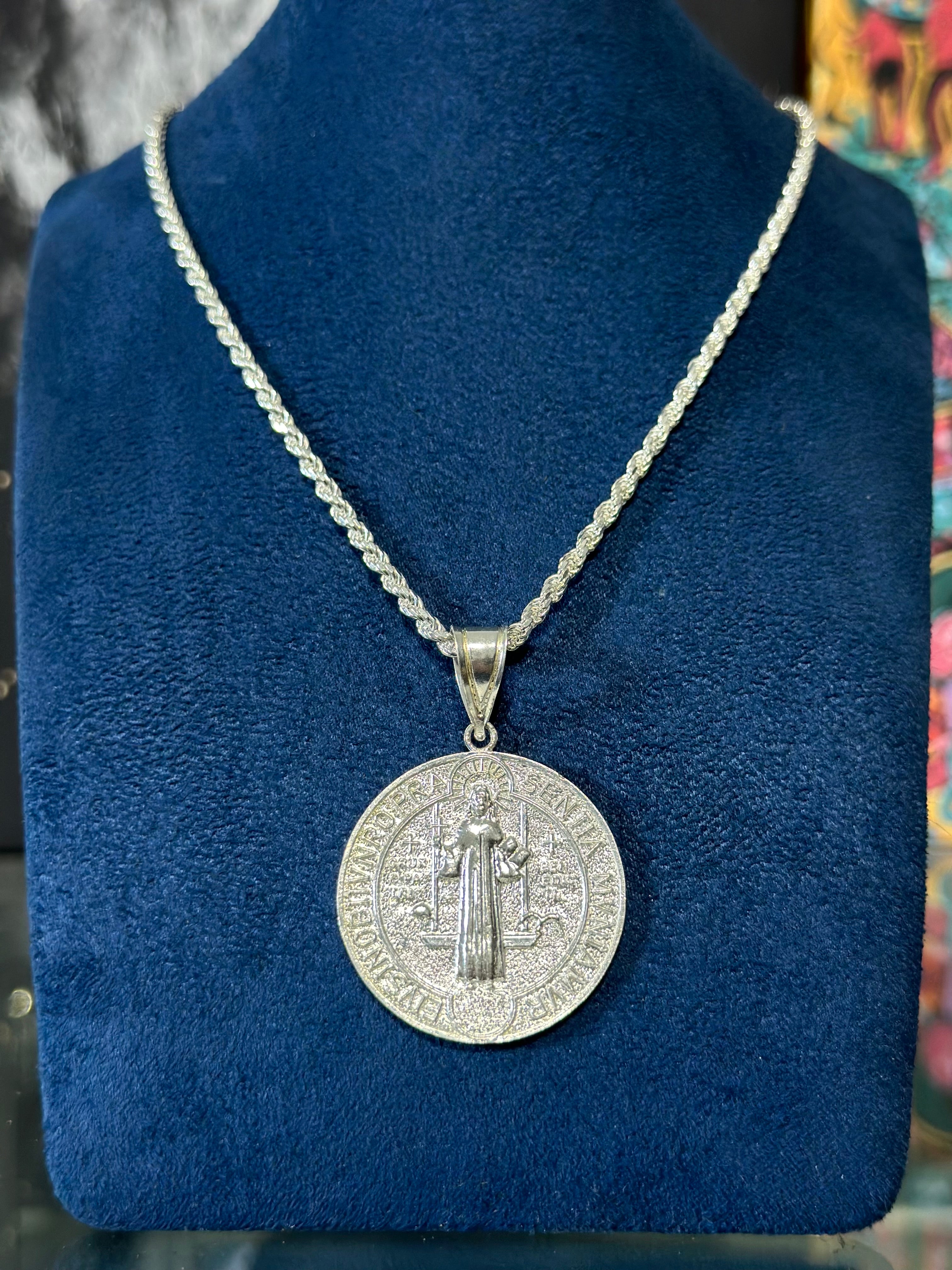Dije Medalla San Benito Grande Plata .925