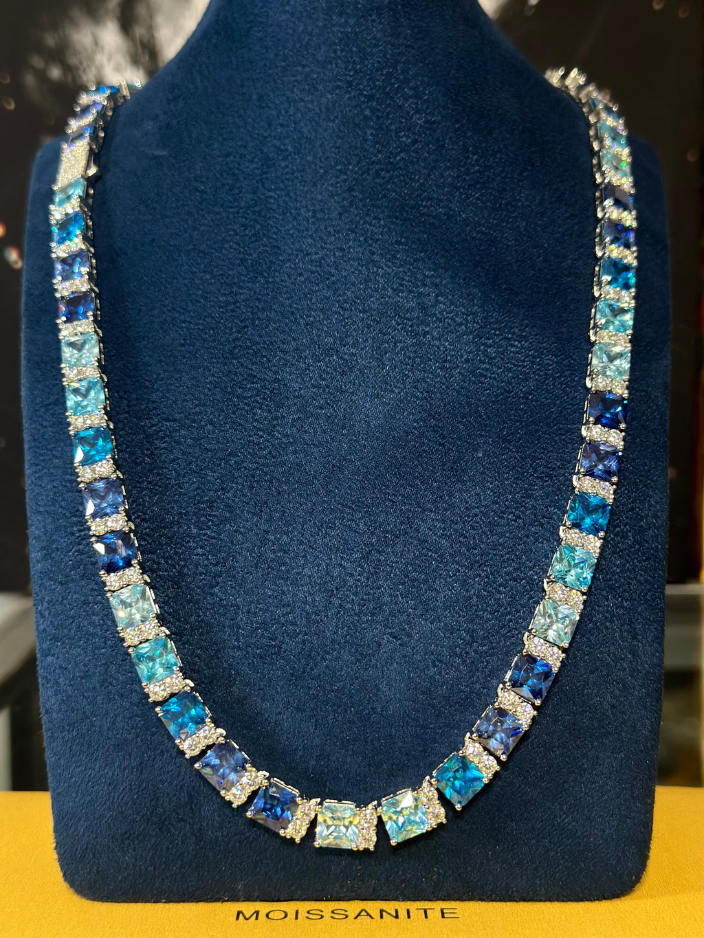 Cadena Exotic Blue VVS1