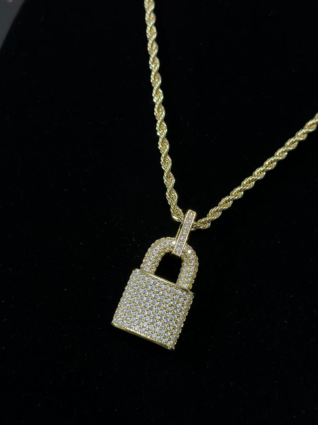 Dije Candado Oro Laminado