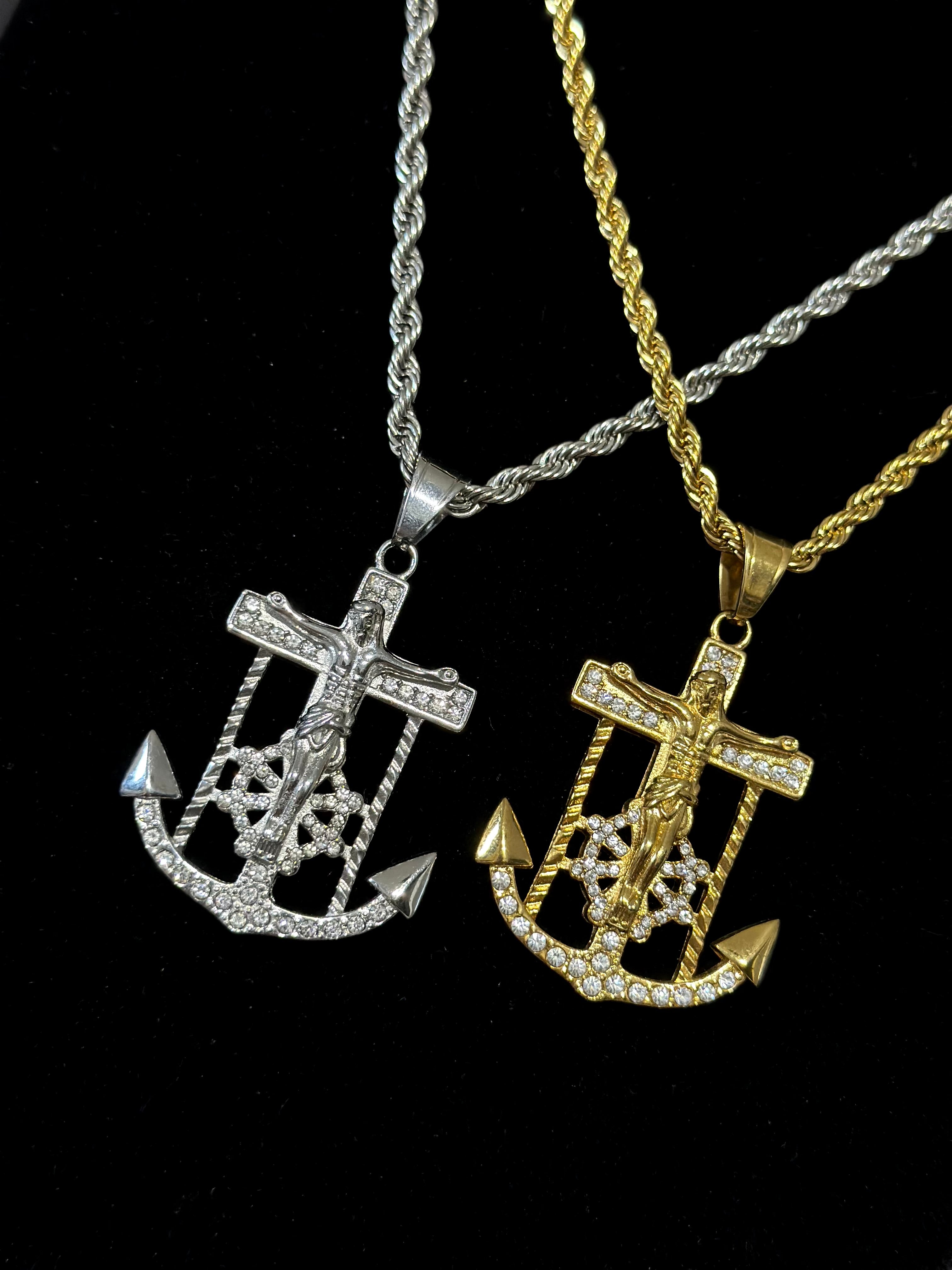 Dije Cruz Caravaca Acero