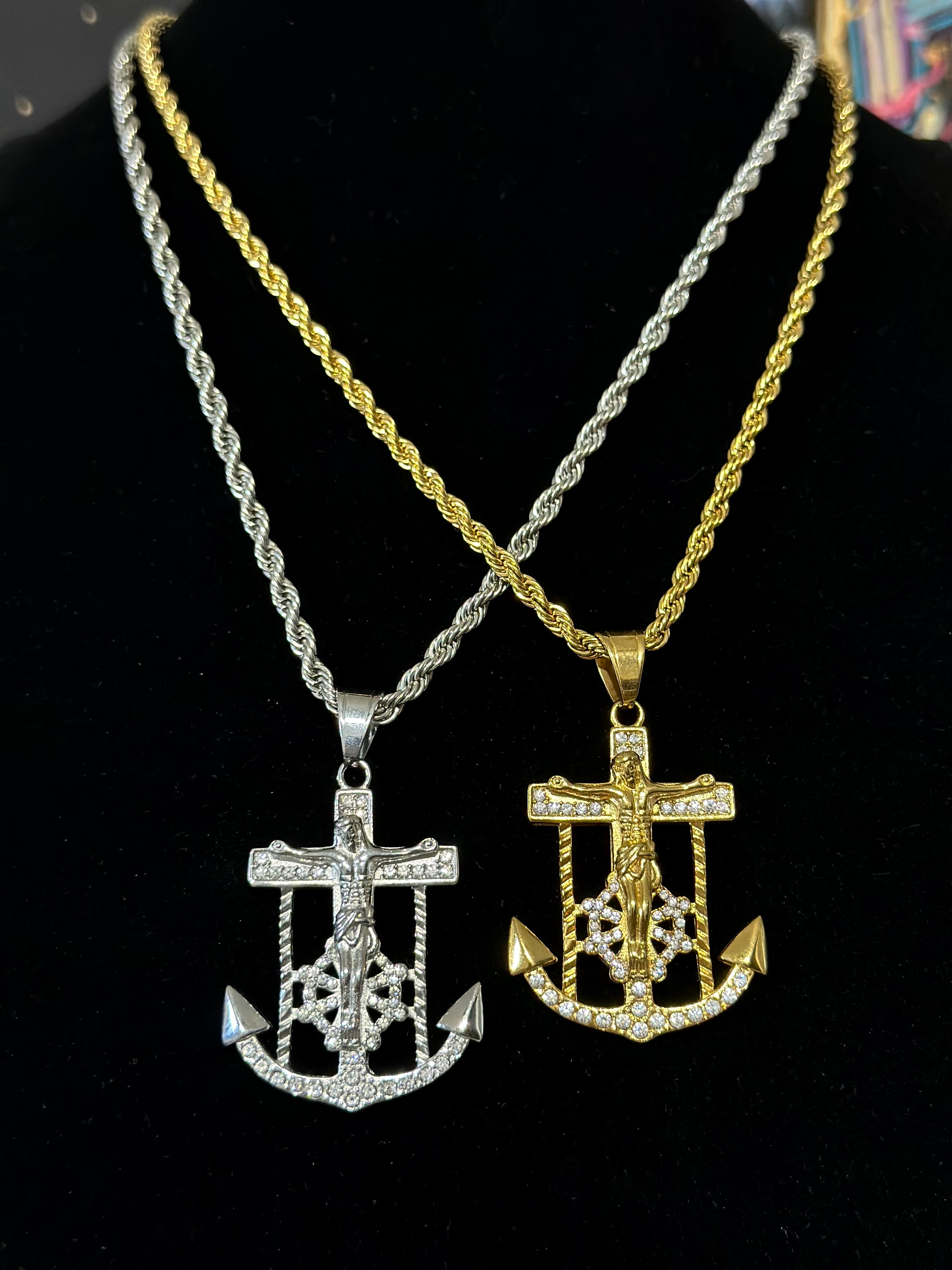 Dije Cruz Caravaca Acero